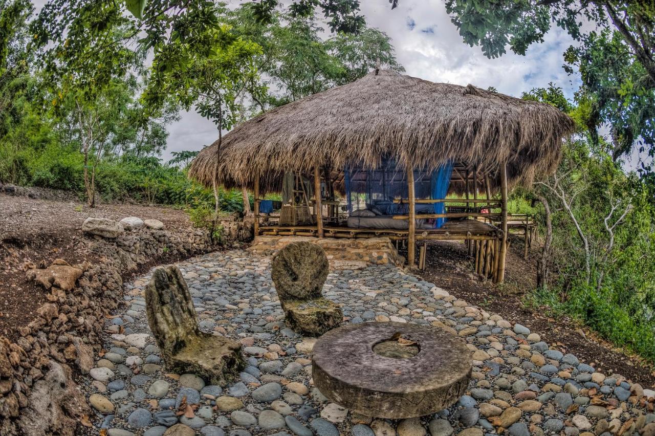 Ngalung Kalla Retreat Waikabubak Buitenkant foto